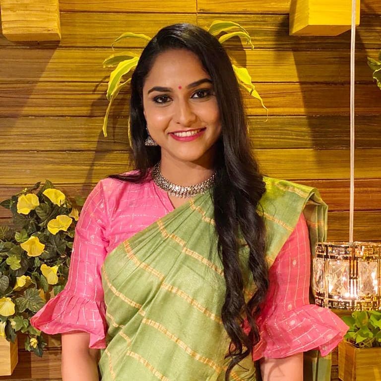 Zee Telugu Tv Anchor Kasi Annapurna In Green Saree Blouse